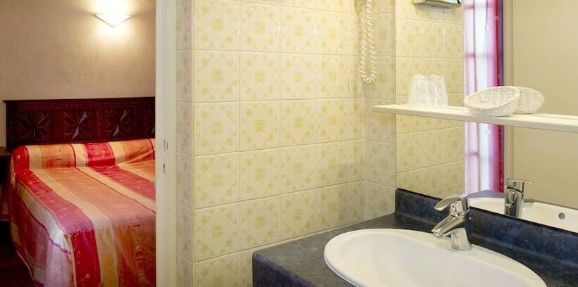 Отель Les Peyrières