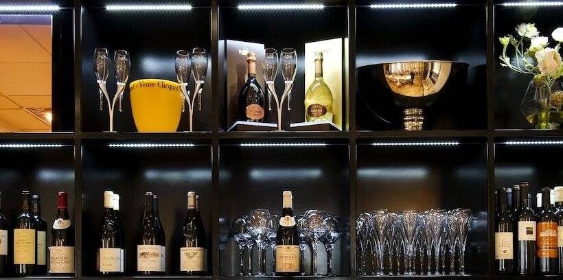 Отель Les Peyrières