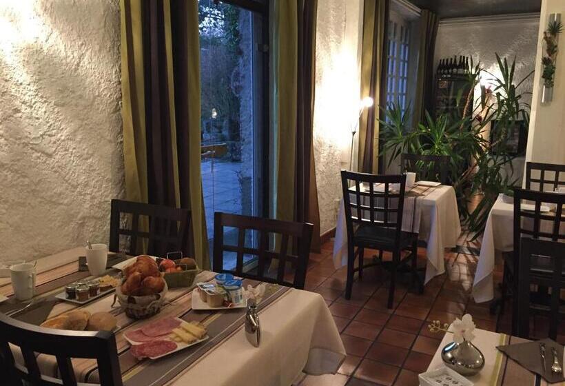 فندق Logis La Thomasse