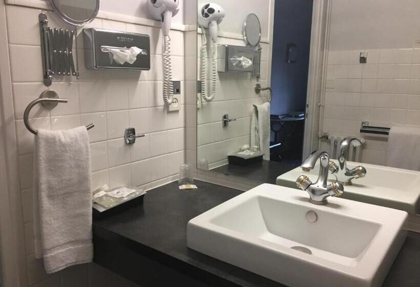 فندق Logis La Thomasse