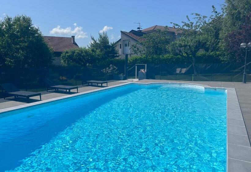 فندق Logis La Thomasse