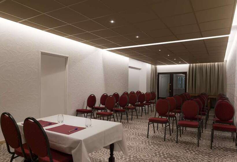 בית מלון כפרי The Originals Boutique, Grand Hôtel Saintpierre, Aurillac