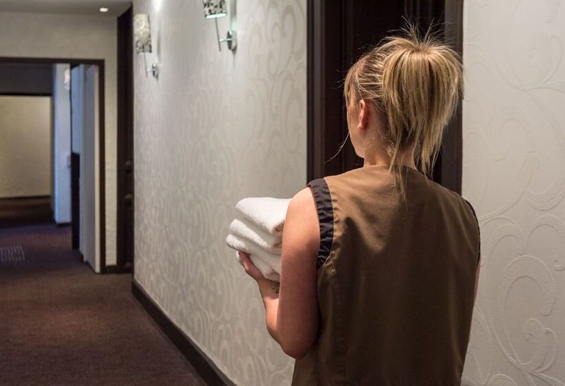 בית מלון כפרי The Originals Boutique, Grand Hôtel Saintpierre, Aurillac