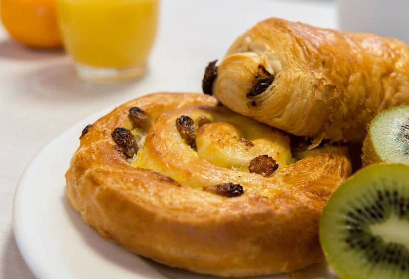 בית מלון כפרי The Originals Boutique, Grand Hôtel Saintpierre, Aurillac