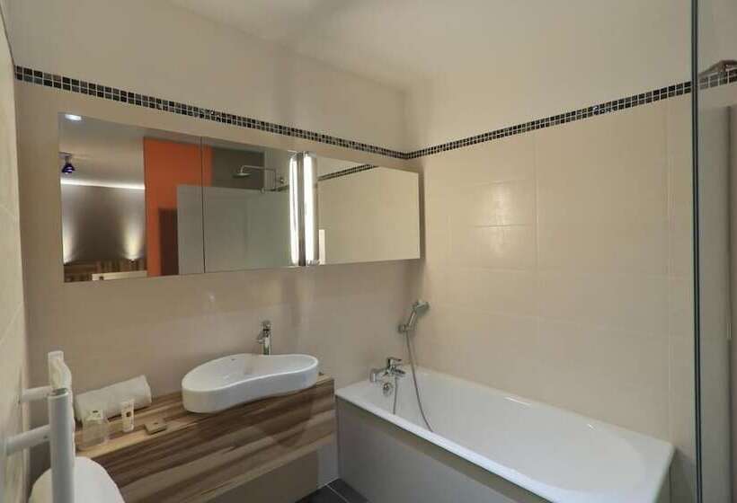 בית מלון כפרי The Originals Boutique, Grand Hôtel Saintpierre, Aurillac