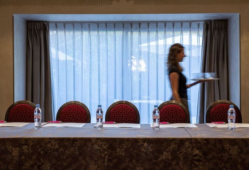 ホテル Hôtel Les Trois Roses, Meylan Grenoble The Originals Boutique