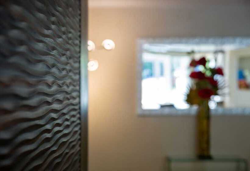 ホテル Hôtel Les Trois Roses, Meylan Grenoble The Originals Boutique