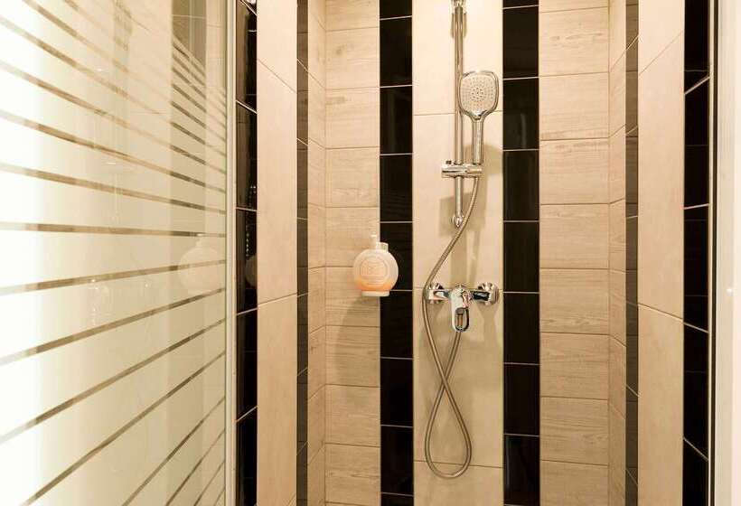 Отель The Originals Boutique, Hôtel Neptune, Bercksurmer