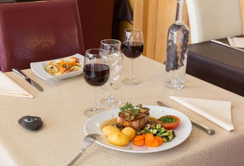 בית מלון כפרי The Originals City, Hôtel Du Faucigny, Cluses Ouest