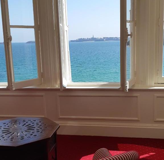 Отель Villa Reine Hortense