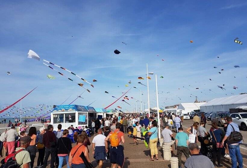 Отель Hôtel Windsor Contact Hôtel