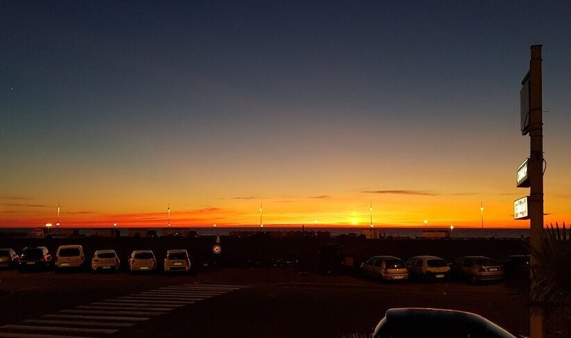 Отель Hôtel Windsor Contact Hôtel