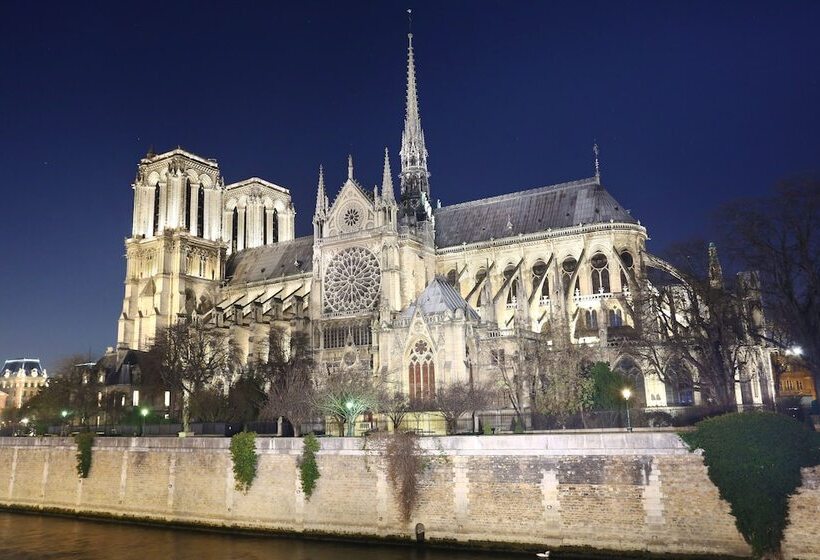 ホテル De Notre Dame
