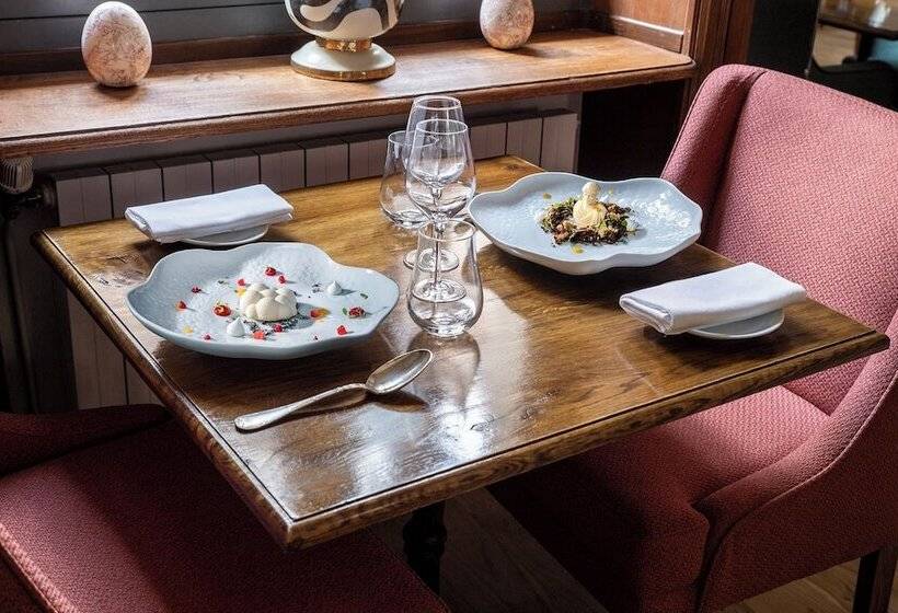 Отель Hôtel De La Poste