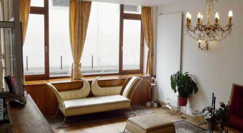 ホテル Hôtel Roi René