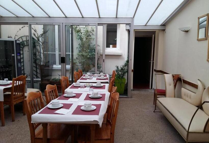 ホテル Hôtel Roi René