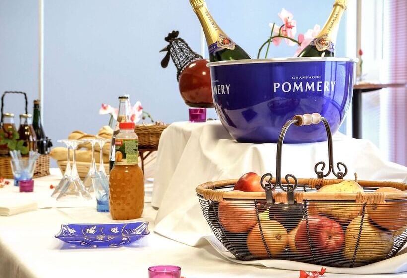 בית מלון כפרי Ibis Charlevillemézières