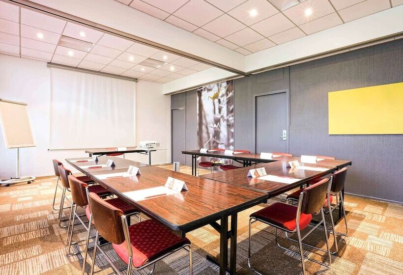 בית מלון כפרי Ibis Charlevillemézières