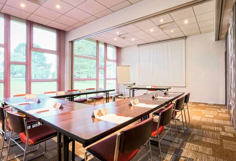 בית מלון כפרי Ibis Charlevillemézières