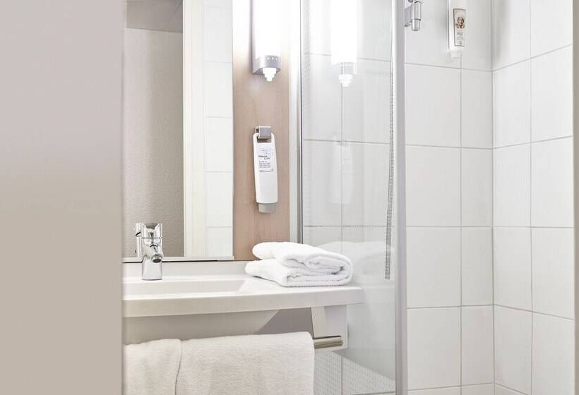 בית מלון כפרי Ibis Charlevillemézières