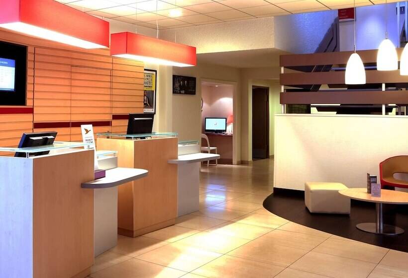 בית מלון כפרי Ibis Charlevillemézières