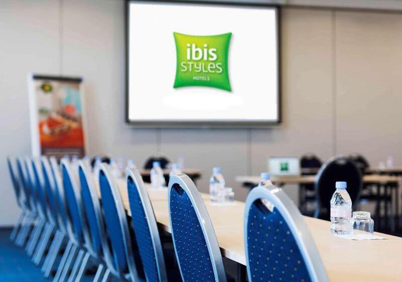 Отель Ibis Styles Angoulême Nord Hôtel Restaurant