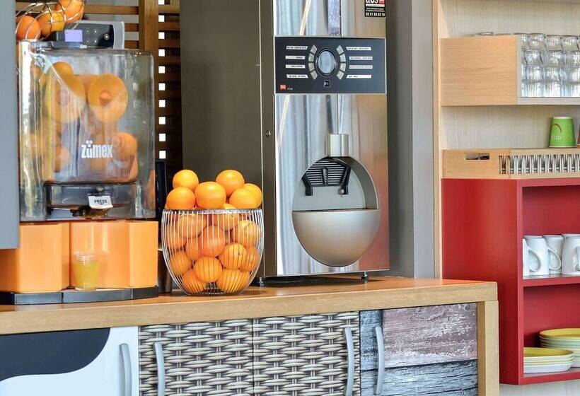 Отель Ibis Styles Angoulême Nord Hôtel Restaurant