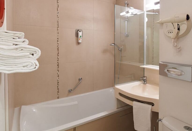 בית מלון כפרי Ibis Styles Ouistreham