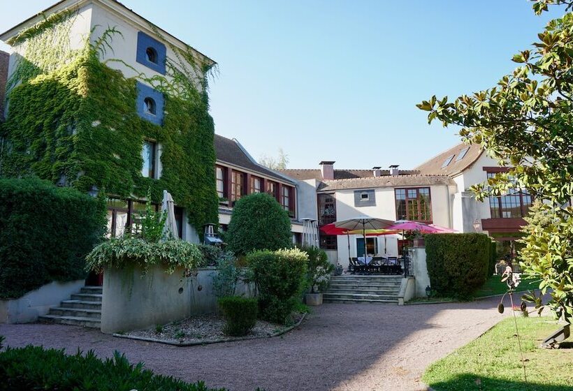 Отель Le Manoir De Gressy