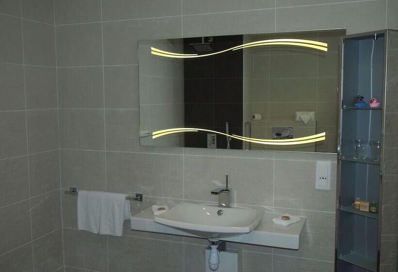 Отель Le Manoir De Gressy