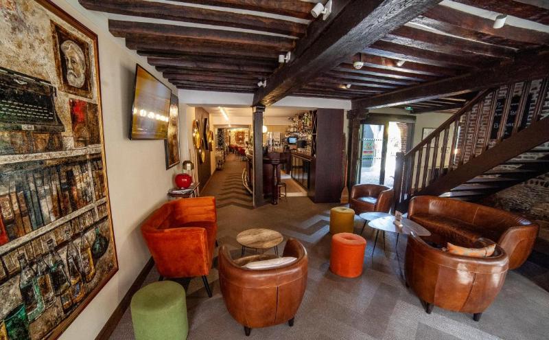 호텔 Logis Hôtel & Restaurant   Les Hauts De Montreuil