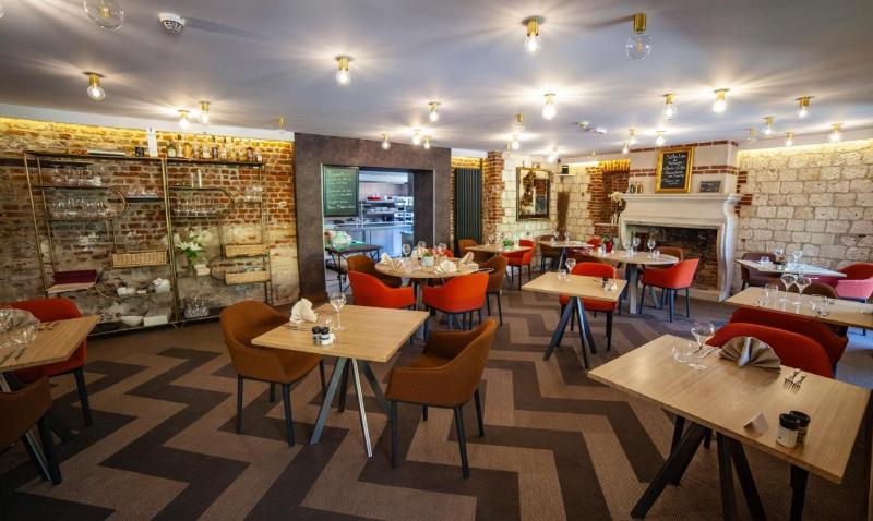 호텔 Logis Hôtel & Restaurant   Les Hauts De Montreuil