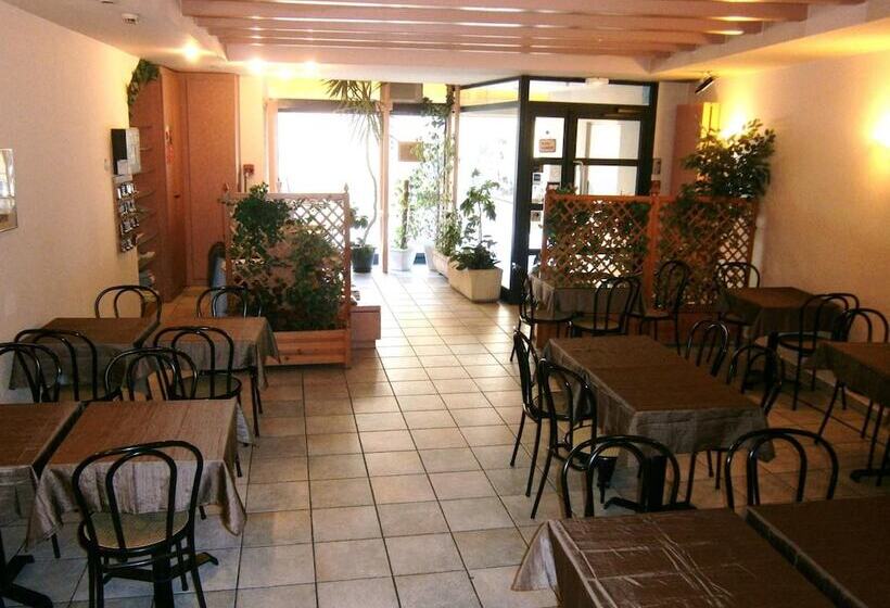 호텔 Logis Hôtel Saint Jacques