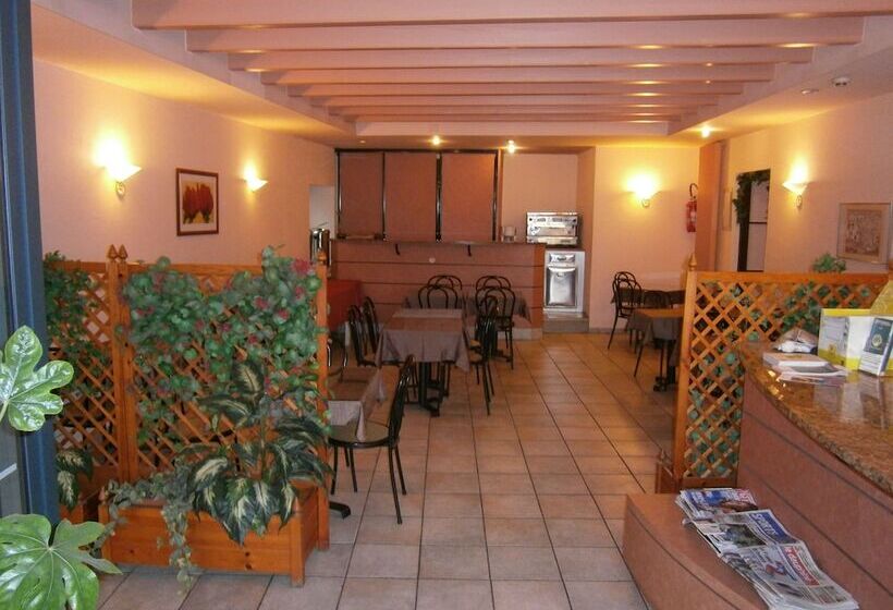 호텔 Logis Hôtel Saint Jacques