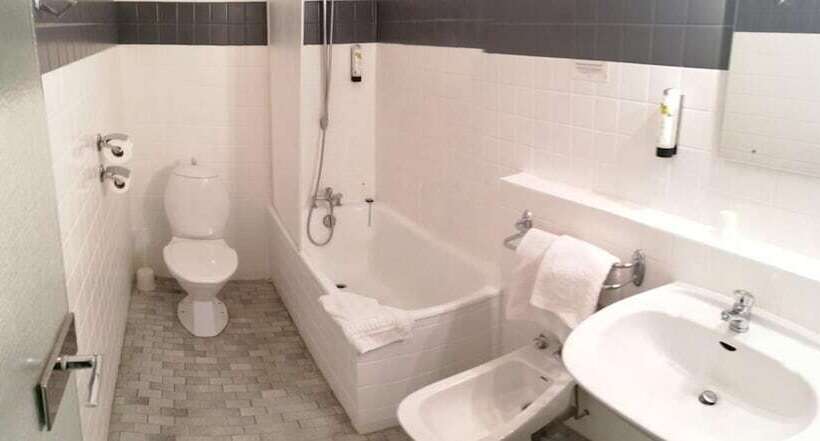 호텔 Logis Hôtel Saint Jacques