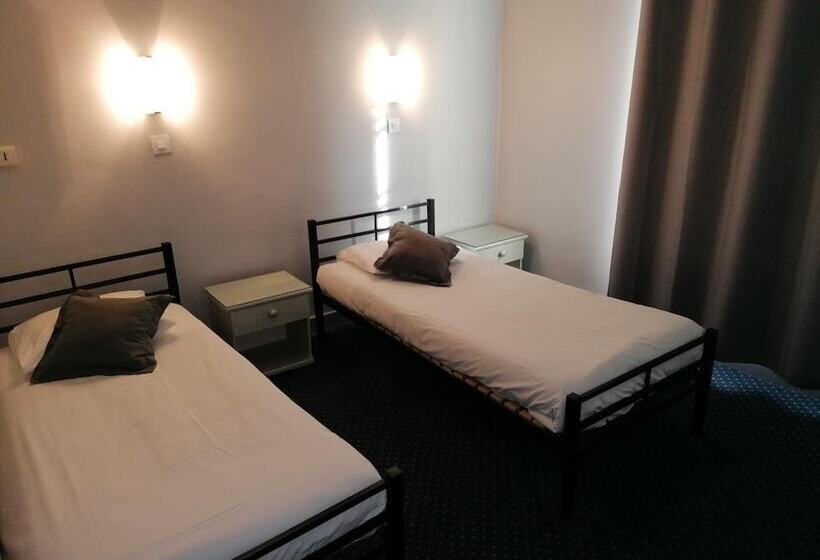 호텔 Logis Hôtel Saint Jacques