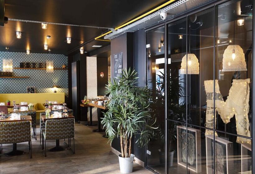 ホテル Maxim Folies