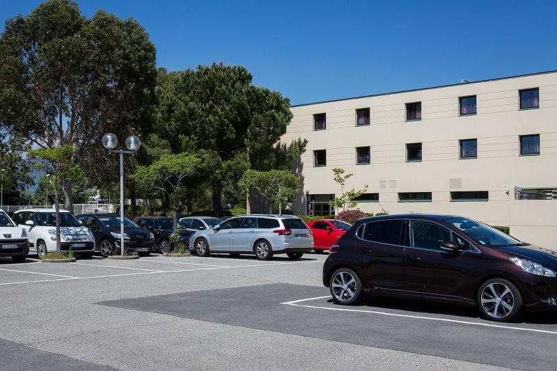 Отель Mercure Cannes Mandelieu