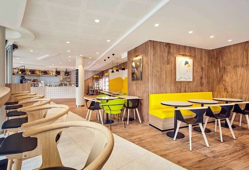 בית מלון כפרי Mercure Paris La Défense Grande Arche