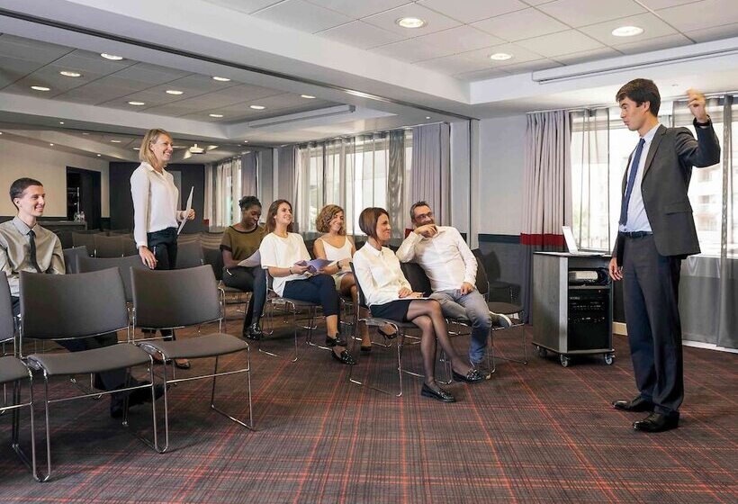 Отель Mercure Paris La Défense Grande Arche