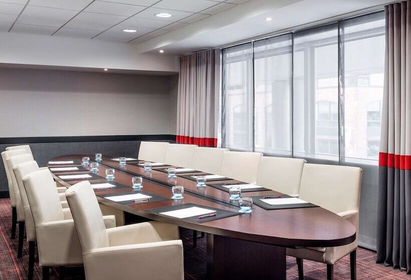 Отель Mercure Paris La Défense Grande Arche