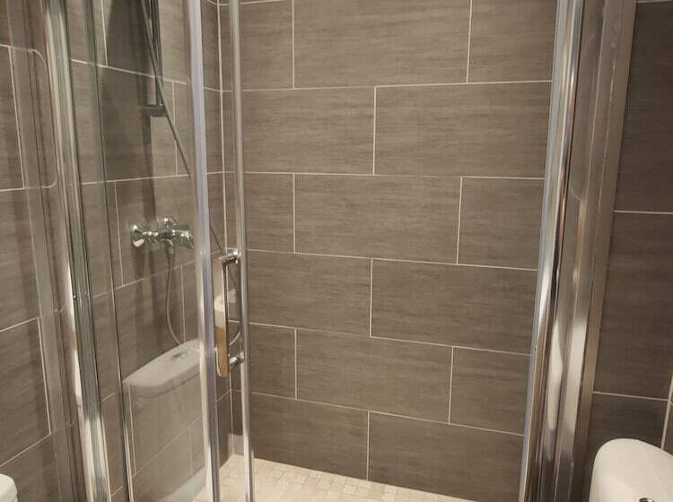 ホテル Modern Est