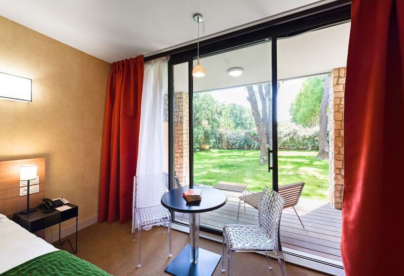 Отель Moulin De Vernègues Hôtel & Spa