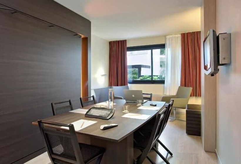 בית מלון כפרי Hôtel Oceania Nantes Aéroport