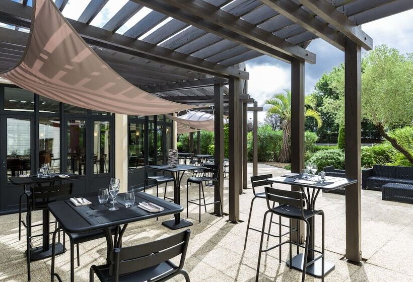 בית מלון כפרי Hôtel Oceania Nantes Aéroport