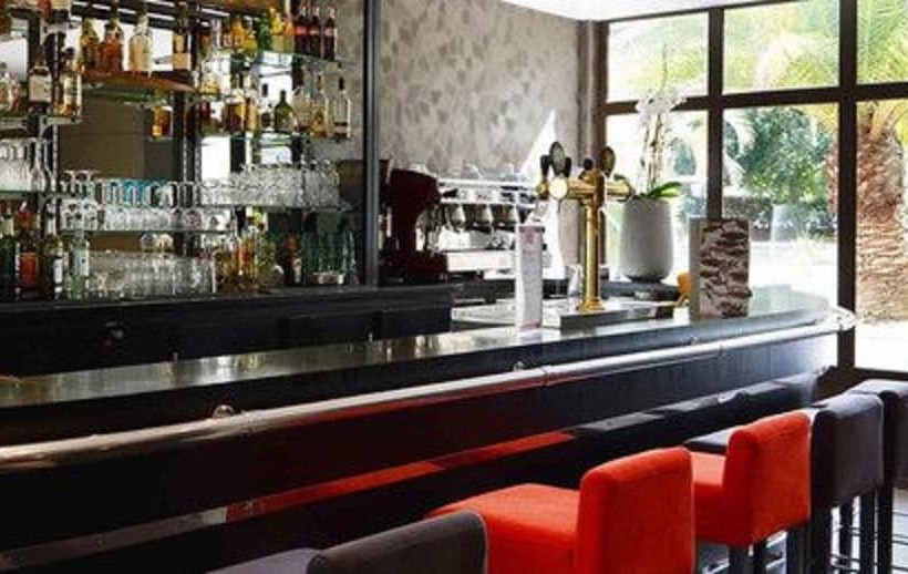 בית מלון כפרי Hôtel Oceania Nantes Aéroport