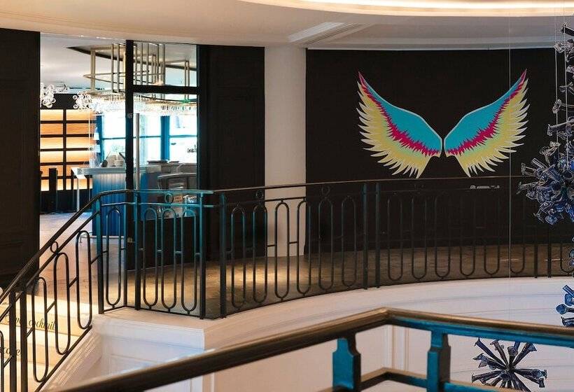 Отель Renaissance Paris La Defense