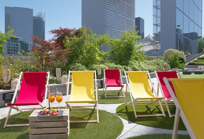 Отель Renaissance Paris La Defense