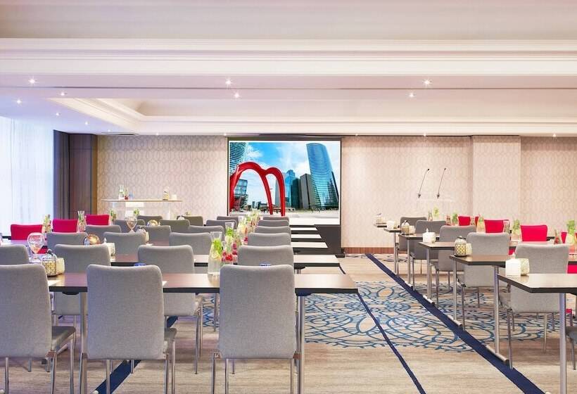 Отель Renaissance Paris La Defense