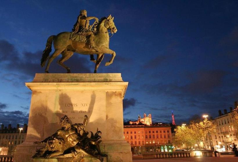 Отель Stars Lyon Bron